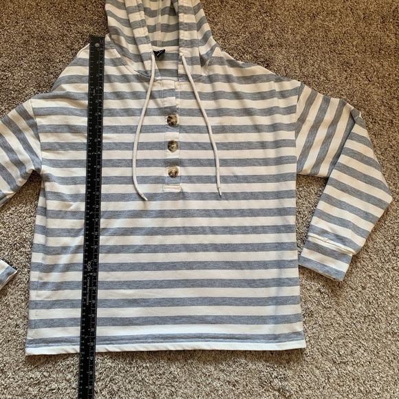 Emery Rose Pullover Women's Small Long Sleeve Shirt Gray White Stripe Hood - Picture 5 of 9